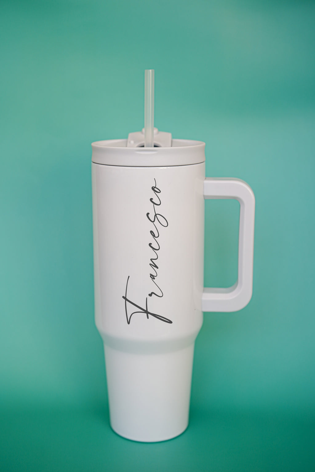 Tazza "Nome" con cannuccia e manico bianco