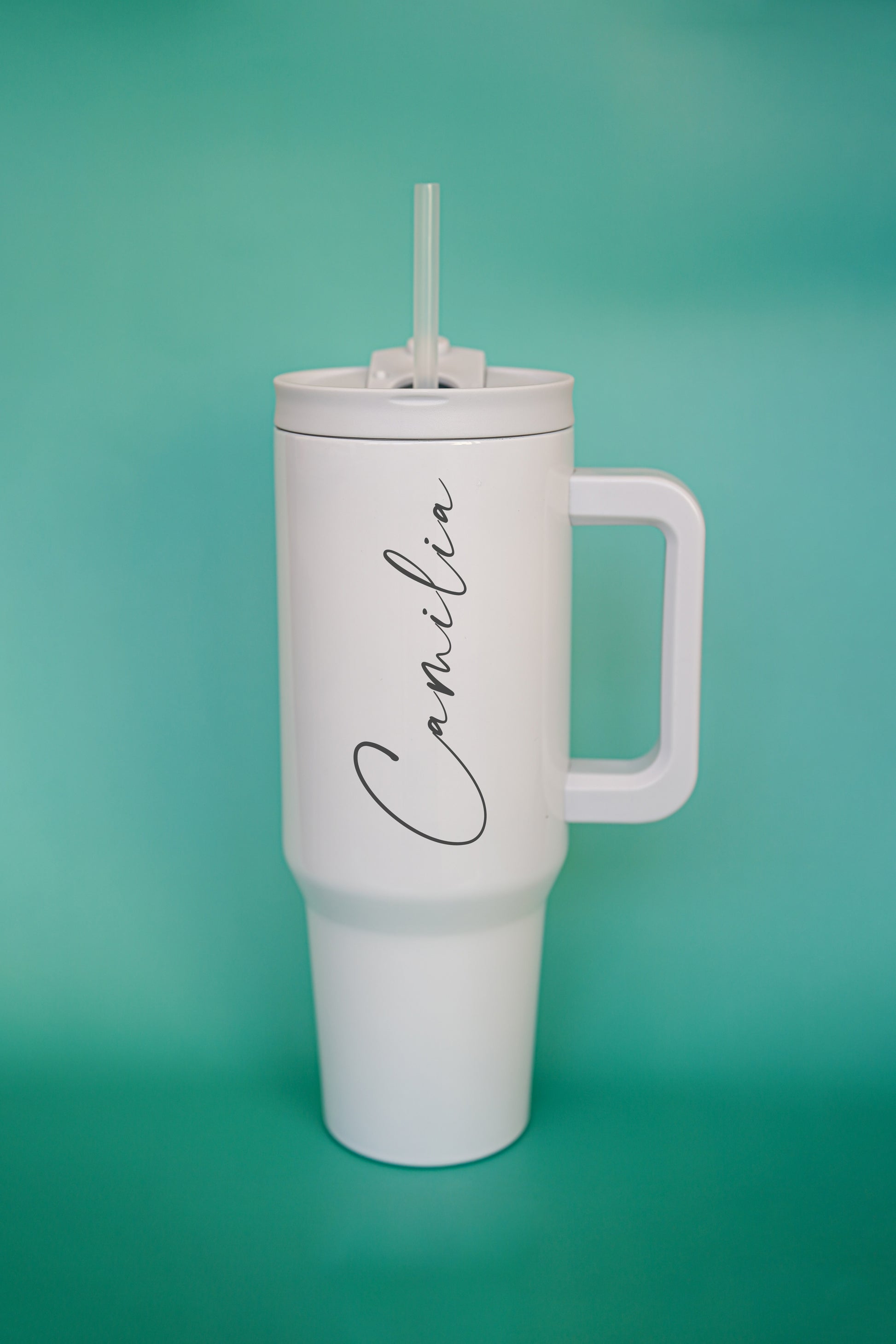 Tazza "Nome" con cannuccia e manico bianco