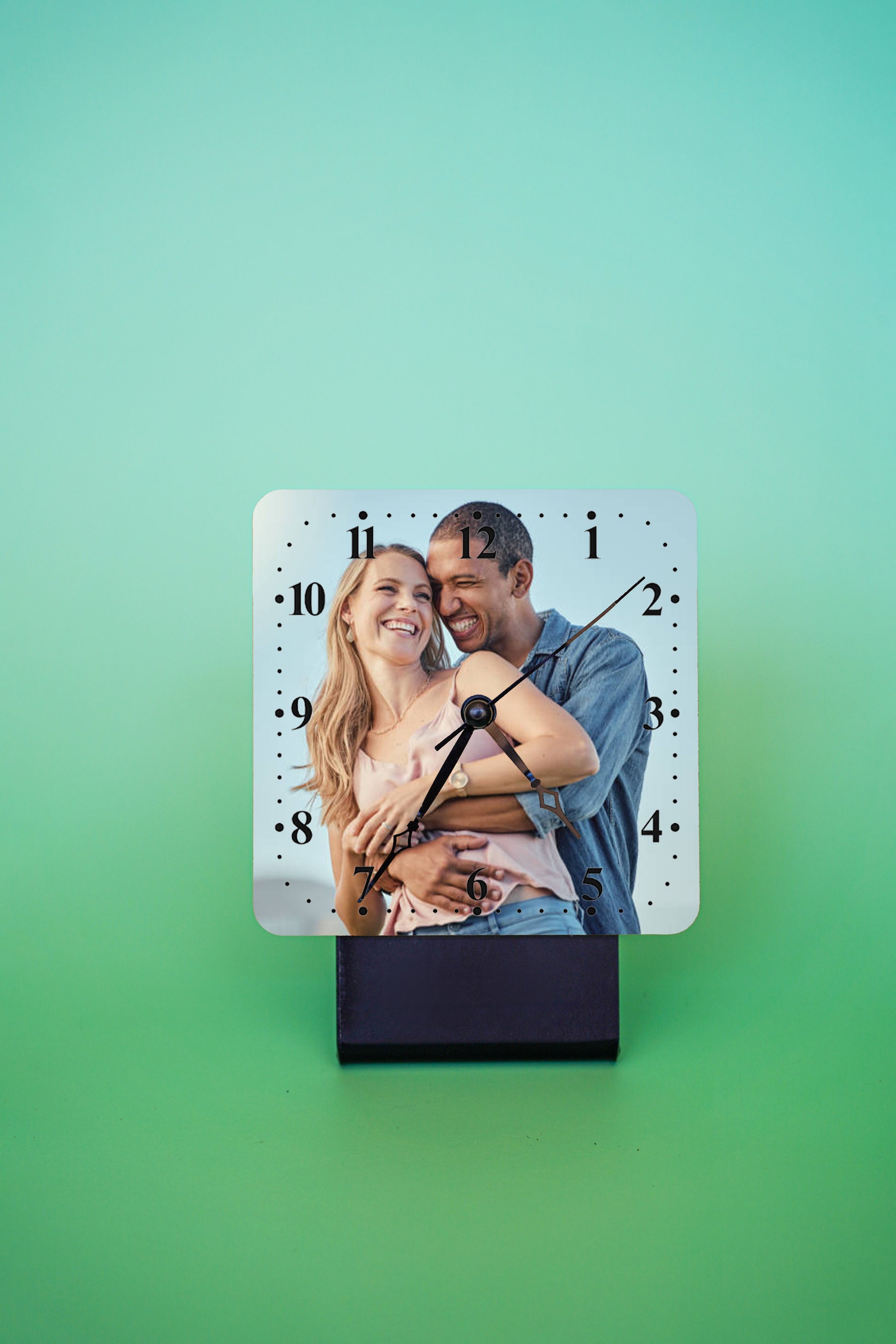 Orologio da tavolo in compensato